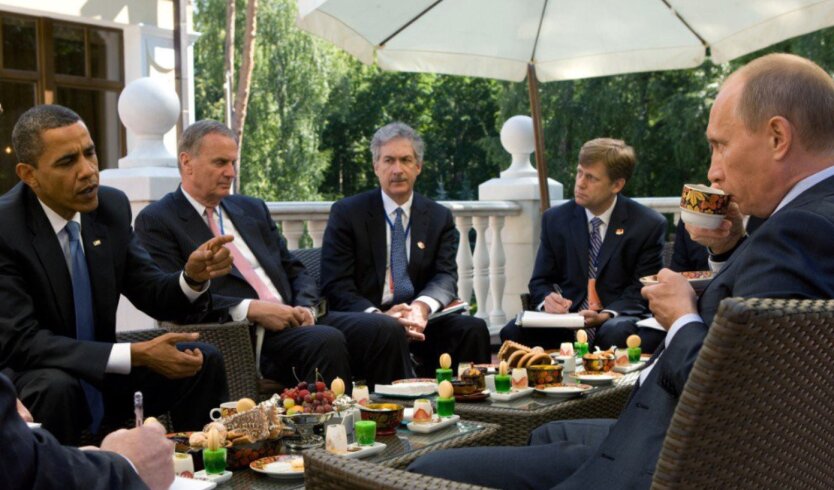 Барак Обама, Владимир Путин и Майкл Макфол на встрече