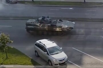 В центре Минска появилась военная техника: видео