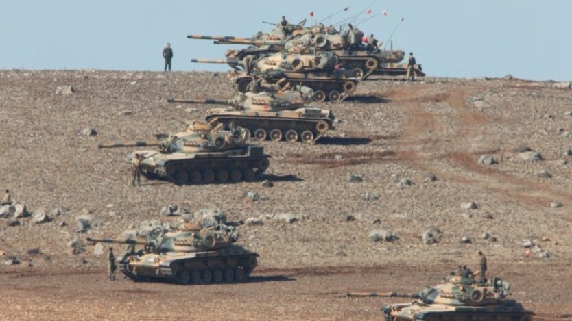 Turkis army near border with Syria