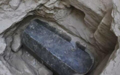 Археологи обнаружили саркофаг с неизвестным содержимым