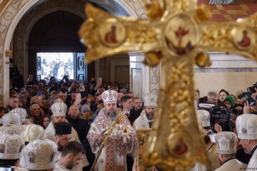 Первая литургия ПЦУ в Лавре / Фото: DW