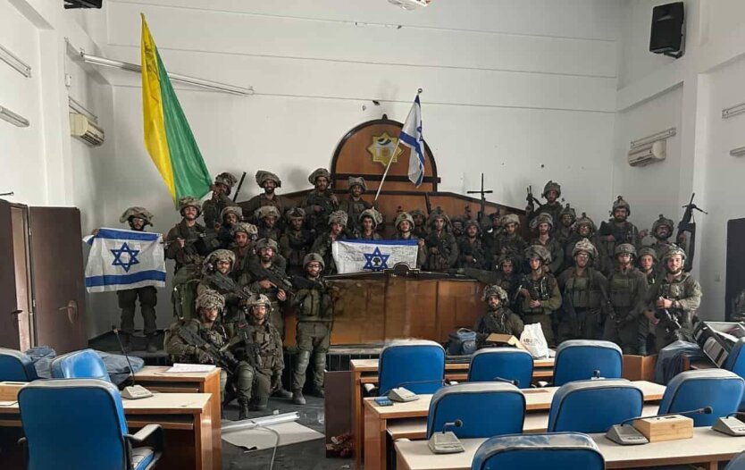 Солдаты «Голани» внутри парламента ХАМАСа в Газе