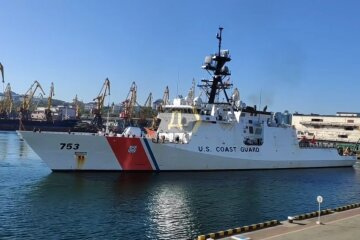 Американский фрегат береговой охраны USCGC Hamilton, Одесса, пришвартовался