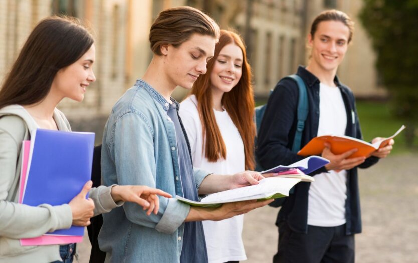 Вступ до вузів / Фото: Freepik