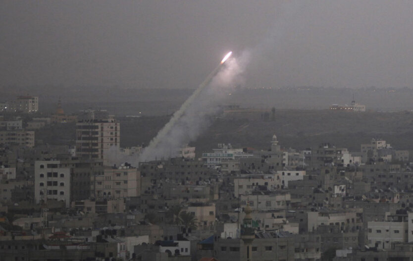 Ракеты ХАМАСА  запускаются из северной части сектора Газы в направлении Израиля