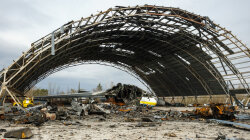 Разрушенный Ан-225 "Мрия" на аэродроме Гостомеля 8 апреля 2022 года