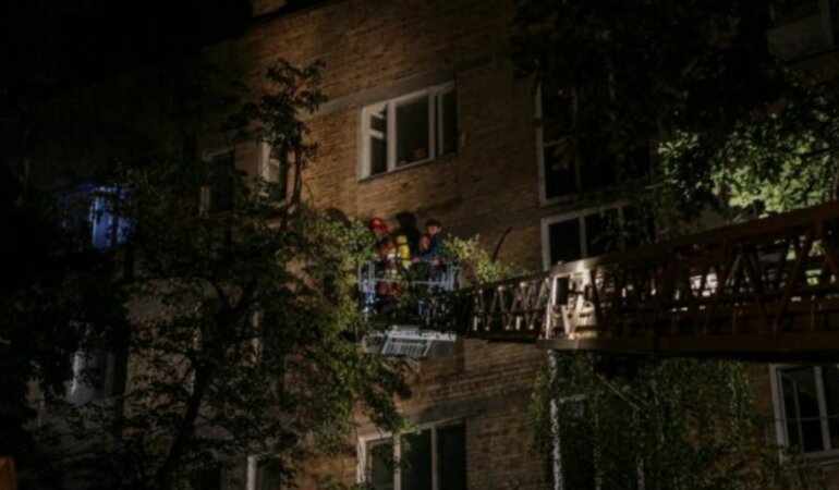 В Киеве горел дом,Пожар в Украине,ГСЧС,Пожар в Киеве