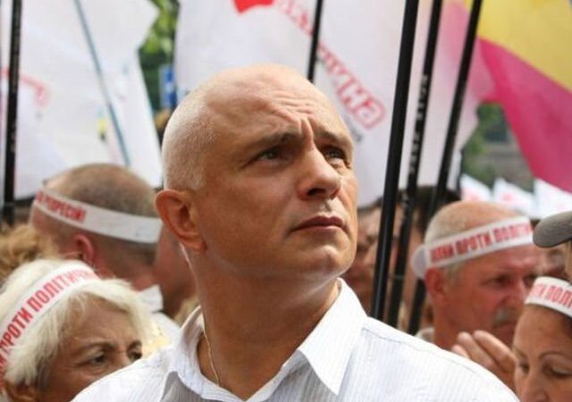 Муж Тимошенко призывает Януковича покаяться и немедленно выпустить Юлю бороться с режимом