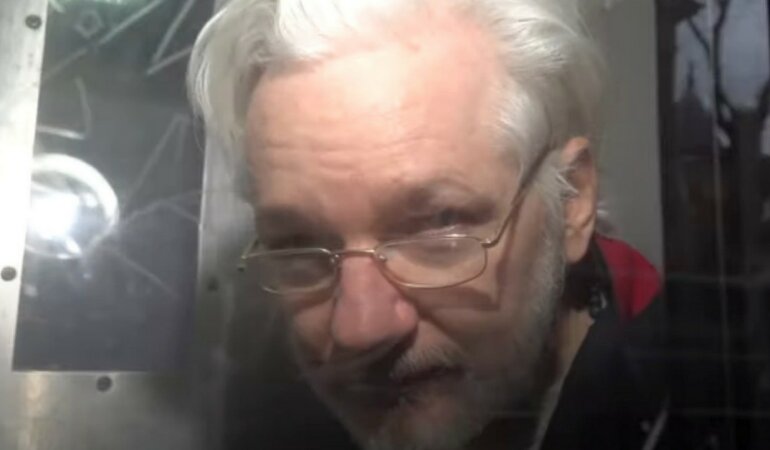 Сноуден призвал Трампа помиловать Ассанжа