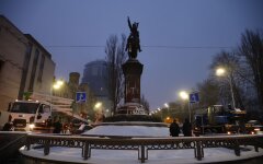 У Києві демонтували пам'ятник Щорсу1