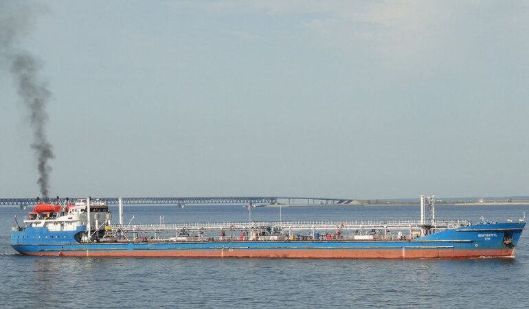 Танкер "Волгонефть-239"