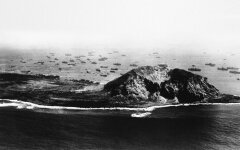 В понедельник, 6 августа 1945 года над Хиросимой взорвалась атомная бомба, сброшенная с американского самолета Б-29 "Энола Гей".