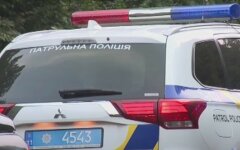 В Виннице водитель на скорости врезался в людей, толкавших авто