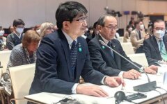 Мэр Хиросимы Мацуи Кадзуми и мэр Нагасаки Тауэ Томихиса