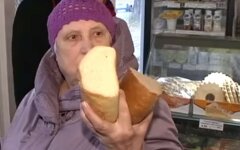 пенсии не хватает на хлеб