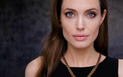 Анджелина Джоли