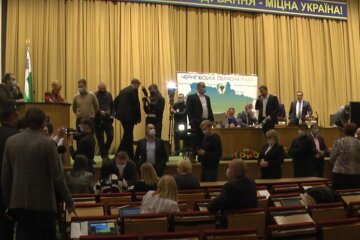Депутаты Черниговского облсовета продолжают блокировать сессию