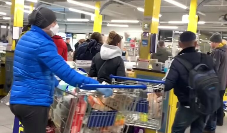 Большинство украинцев не делали запасов на время карантина, - исследование
