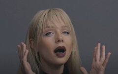 Тина Кароль, декольте