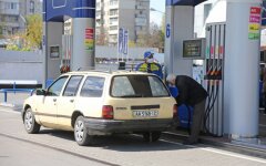 Заправка авто в Україні / Фото: УНІАН