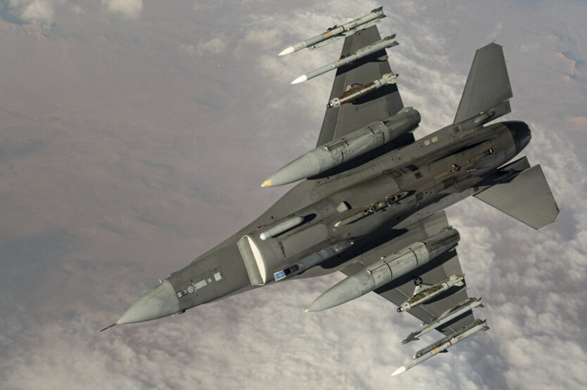 Винищувач F-16 Fighting Falcon