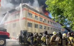 В России день пожаров: горит здание Росгвардии и автобаза областной думы