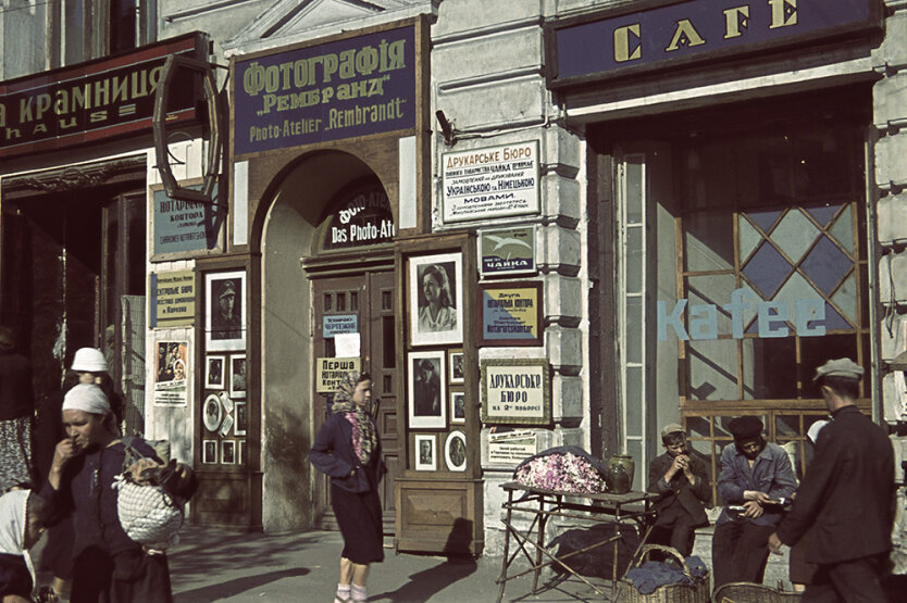 Одна из центральных улиц Харькова во время оккупации фашистами. Ориентировочно 1942 год