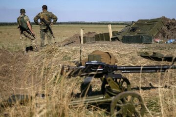 Ukrainian servicemen are seen at their positions near the eastern Ukrainian town of Luhansk