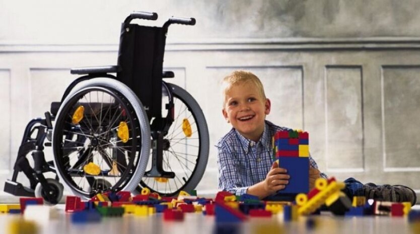 Картинки по запросу помощь инвалидам с детства