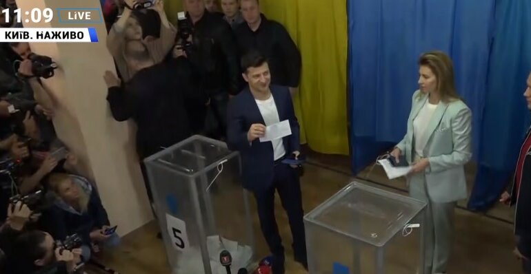 Владимир Зеленский на избирательном участке