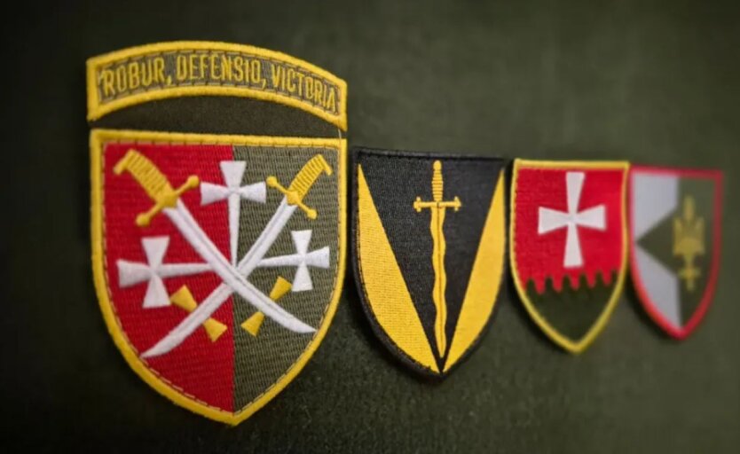 Військова символіка