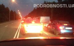 пробка при выезде из Киева в Кончу Заспу