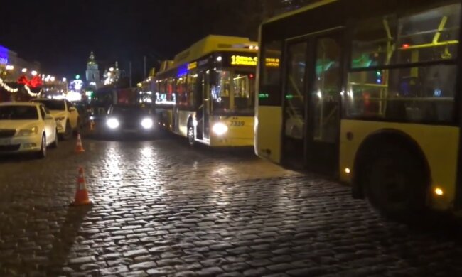 В киевском троллейбусе катался труп: видео