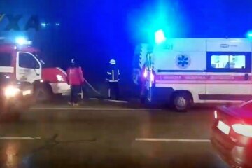 В Харькове произошло ужасное ДТП, пострадавших увезли скорые: видео