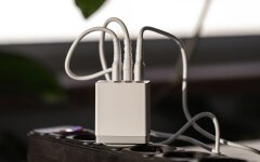 Заряджання телефону / Фото: Freepik