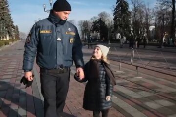 Ролик МВД, полицейский с ребенком
