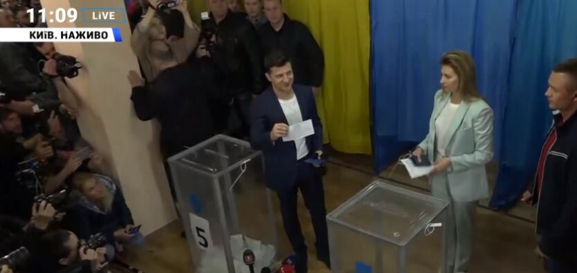 Владимир Зеленский на избирательном участке