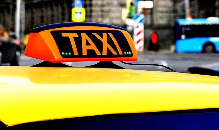 Таксі в Києві почне працювати в комендантську годину