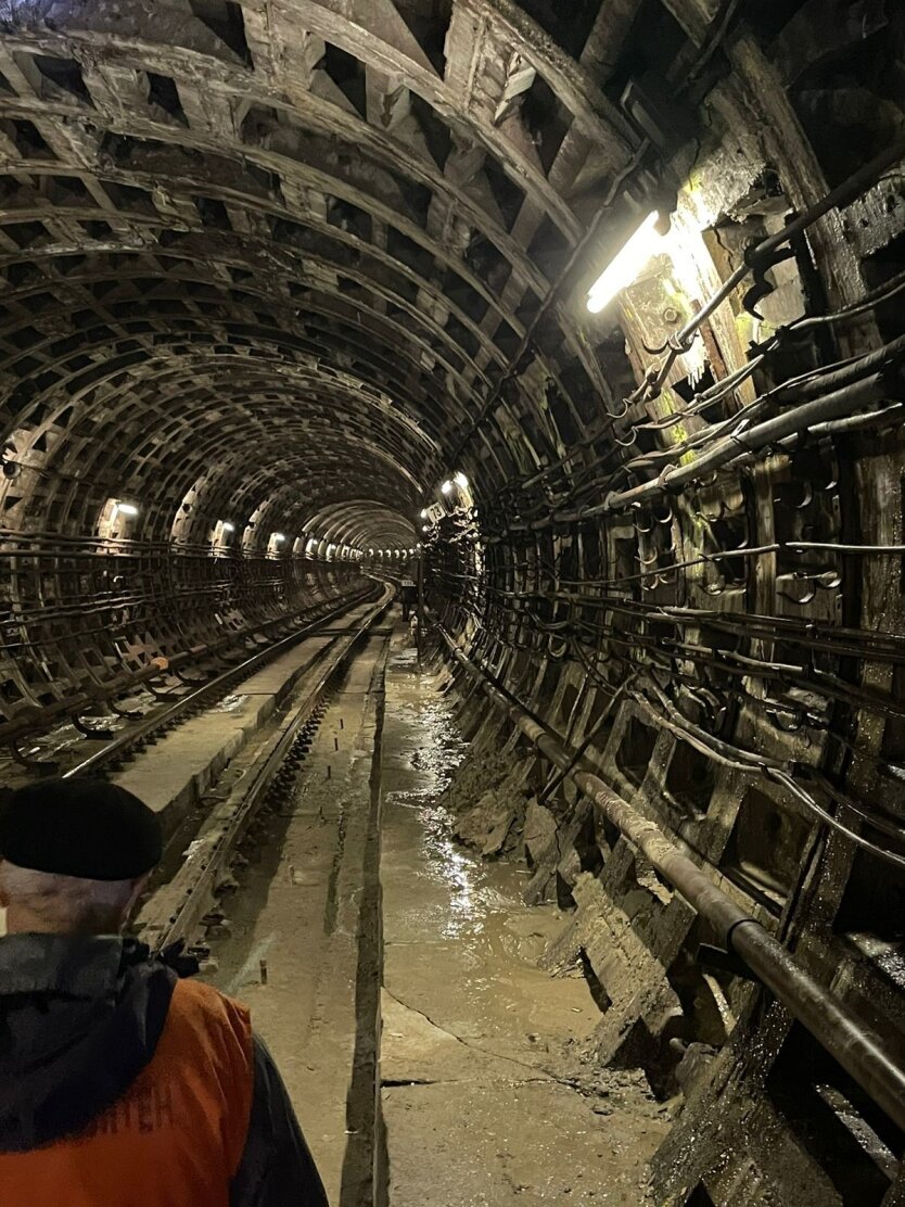Тоннель Киевского метрополитена / Киевская прокуратура