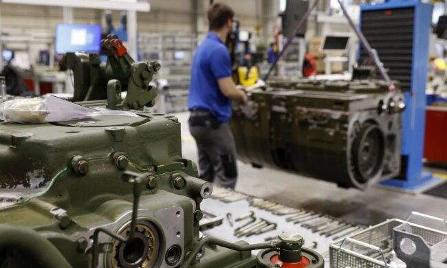 Производство танка Leopard 2 на заводе Renk AG в Германии