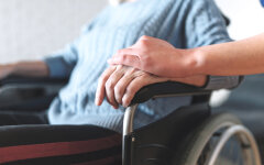 Уход за маломобильными людьми