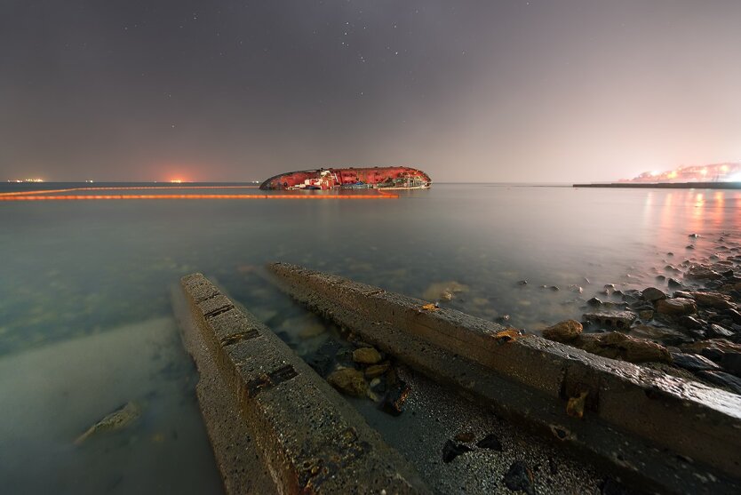 Танкер Delfi,перевернувшийся у берегов Одессы нефтяной танкер "Дельфи"