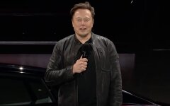 Илон Маск презентовал Tesla Model S Plaid