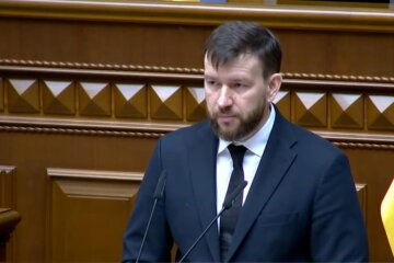 Денис Улютін