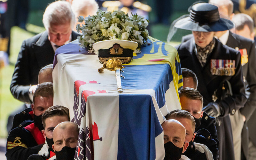 Похороны принца Филиппа, Елизавета II, Букингемский дворец