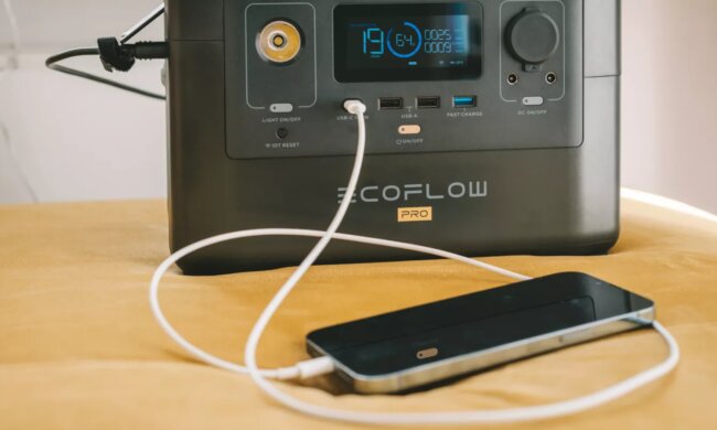 Зарядні станції / Фото: Depositphotos