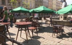 летные площадки, рестораны, "издевательские" правила