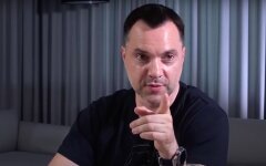 Арестович объяснил, как в Украине принимают важные решения: царит вульгарный псевдо-сословный феодализм