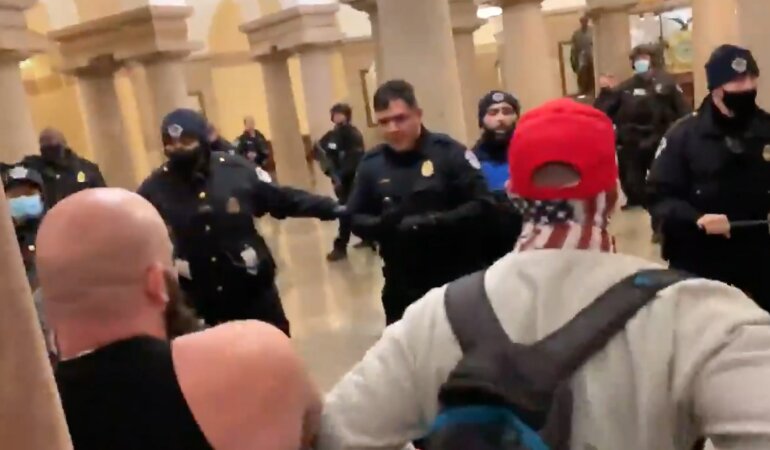 Протестующие в США