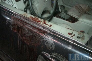 кровь на машине